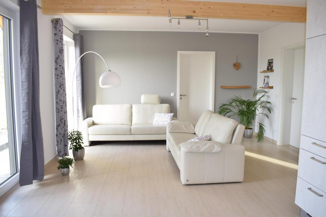 Einladende Ferienwohnung Auf Bauernhof In 진치히 외부 사진